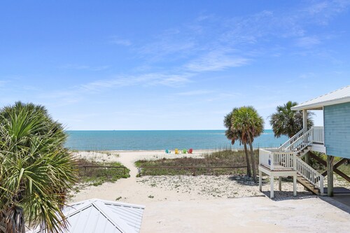 Nearly Beachfront~ Spacious ~ Pet Friendly ~ Summer Breeze