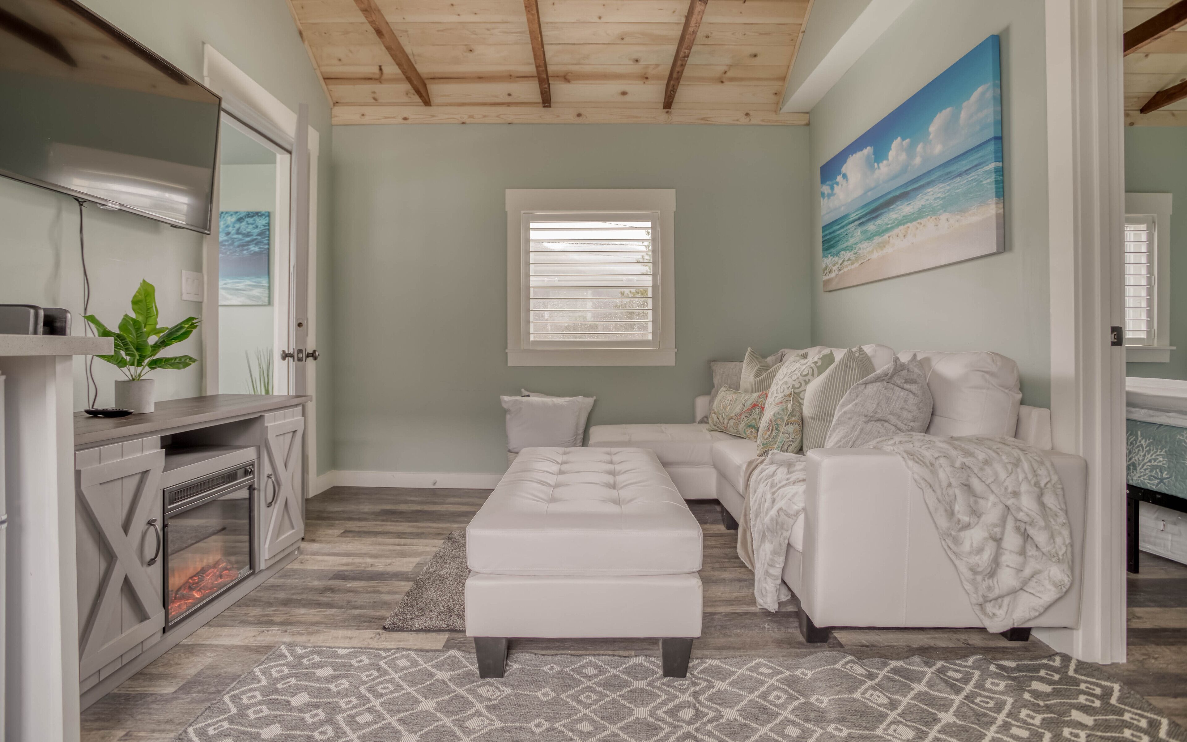 Beautifully Updated King Bedroom Cottage with Fireplace is 68 Steps from Beach!