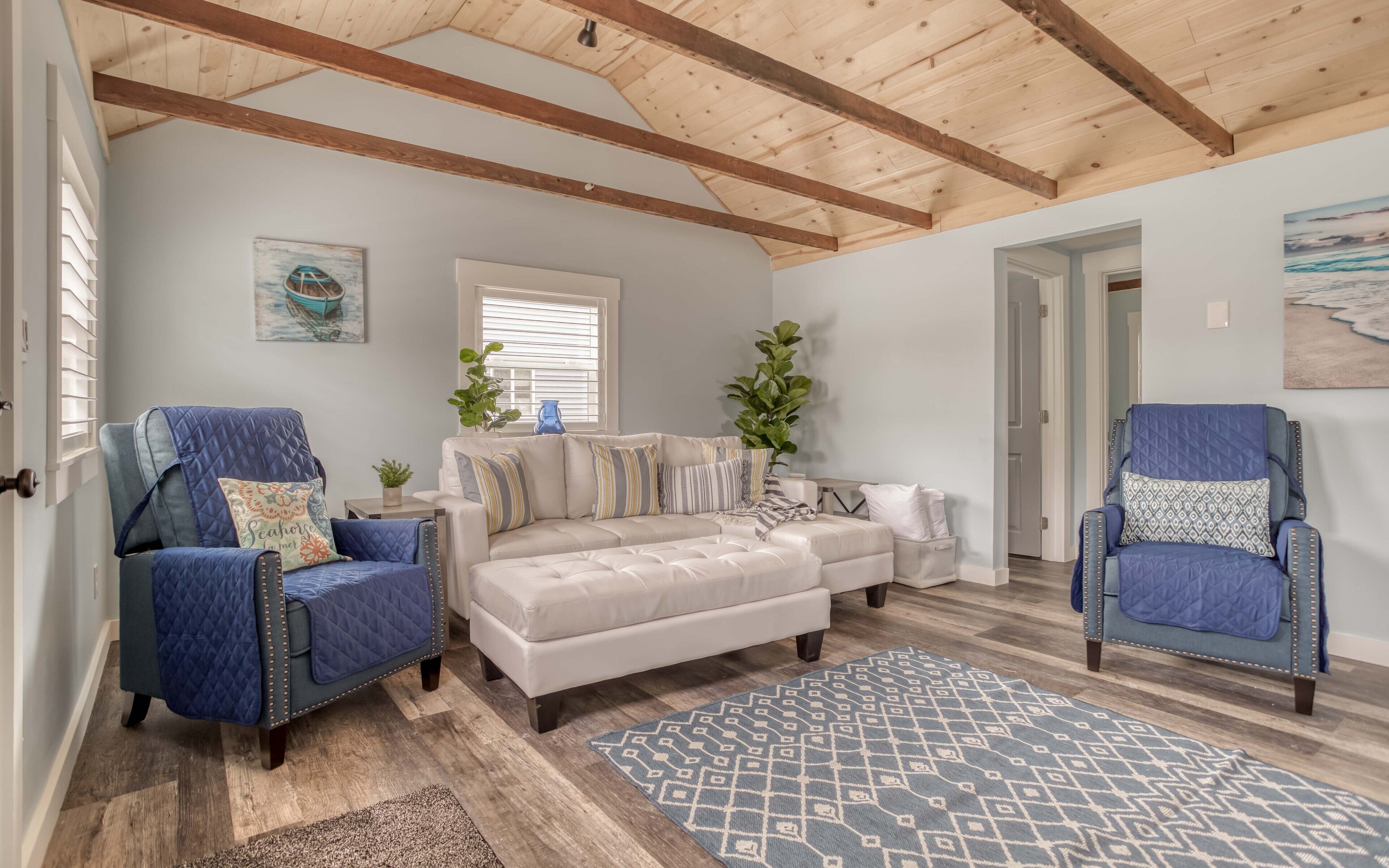 Spacious, Fully Renovated Cottage with Smart TVs is Steps to Beach at Rockaway!