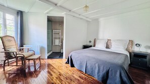 2 dormitorios, tabla de planchar con plancha, wifi y ropa de cama