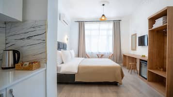 Comfort Double Room, Non Smoking | Premium bedding, laptop workspace, soundproofing, free WiFi