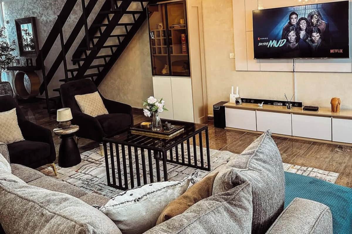 城市公寓, 2 间卧室, 城市景观 | 起居区 | 55-英寸智能电视(配备有线频道)、电视、Netflix