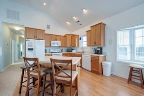 Fridge, microwave, oven, stovetop - Oyster Lane 103 by Seaside Vacations & Sales (Ocean City)