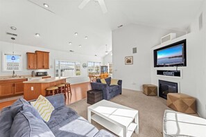 Flat-screen TV - Oyster Lane 103 in Montego Bay is a Beautiful Family Escape! (Ocean City)