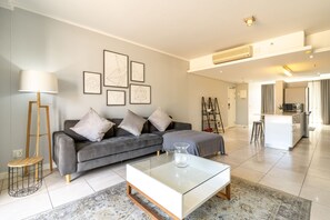 Apartment, 2 Bedrooms, Accessible, Smoking | Interior