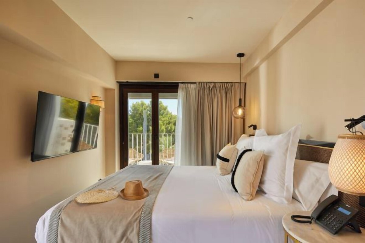 1 bedroom, premium bedding, down duvets, memory-foam beds