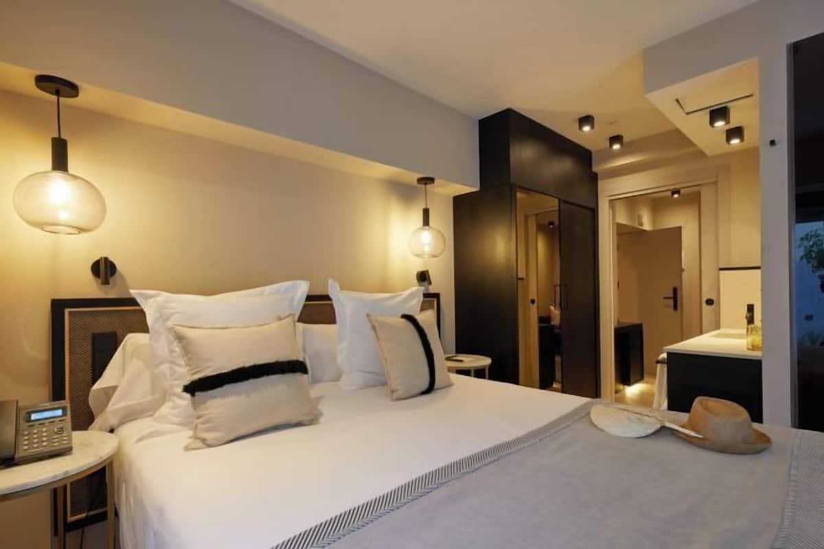 1 Schlafzimmer, hochwertige Bettwaren, Daunenbettdecken