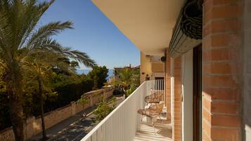 Suite Junior, balcon, vue partielle sur la mer | Vue de la chambre