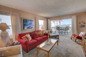 Condo, 2 Bedrooms | Living area