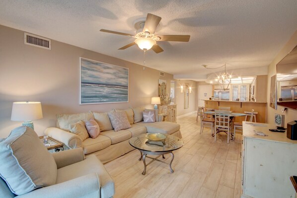 Condo, 2 Bedrooms | Living area