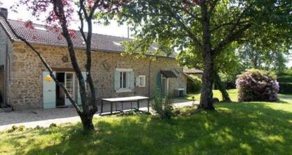 Charming stone cottage in peaceful location with pool