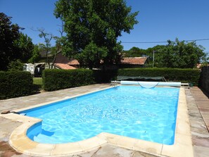 Outdoor pool, a heated pool - Charming stone cottage in peaceful location with pool (Maisonnais-sur-Tardoire)