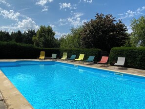 Outdoor pool, a heated pool - Charming stone cottage in peaceful location with pool (Maisonnais-sur-Tardoire)