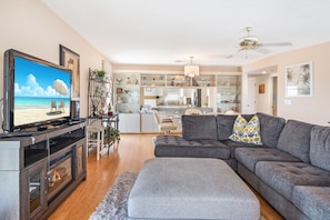 Apartamento, 3 quartos | Área de estar