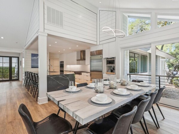 Dining - 10 E Beach Lagoon ~ Luxurious Ocean Front Sea Pines Homes (Hilton Head Island)