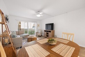 Condo, 2 chambres | Restauration