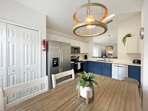 House, 3 Bedrooms | Private kitchen - Holborn Delight 3 Bedroom Home by RedAwning (Davenport)