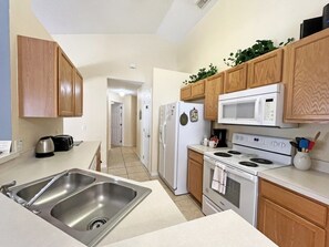 Villa, 4 Bedrooms | Private kitchen - Robins Nest 4 Bedroom Villa by RedAwning (Haines City)