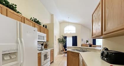 Robins Nest 4 Bedroom Villa by RedAwning
