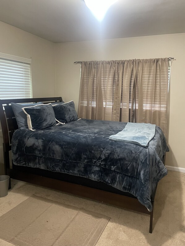 1 habitación, caja de seguridad en la habitación y escritorio 