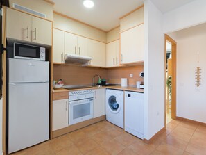 Fridge, microwave, oven, stovetop - Private Terrace Majanicho Home -Garden & Pool (La Oliva)