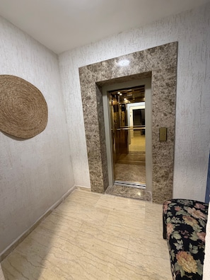 Apartment, 2 Bedrooms, Accessible, Smoking | Interior