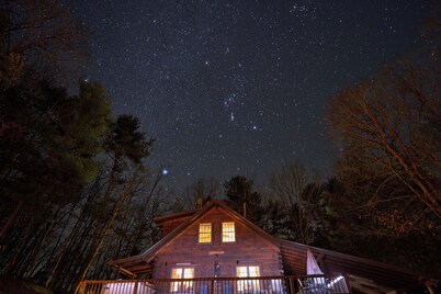 Secluded Log Home on 11 Forested Acres🌲🌲🌲 Jacuzzi🔥 Fire Pit🔥 Wood Stove🔥