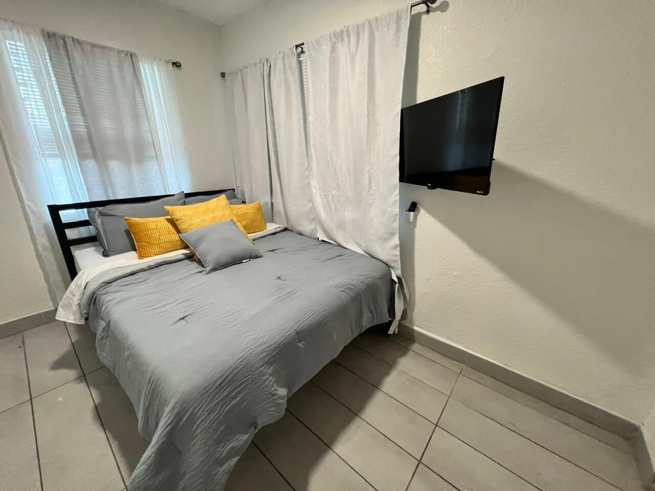 Modern 2 bed Home-heart Miami near wynwood