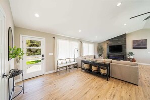 TV, fireplace, offices