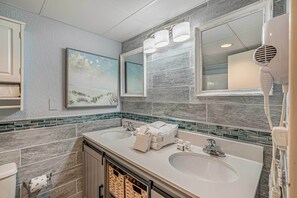Hair dryer, towels - Balcony & Resort Amenities at Myrtle Beach Condo! (Myrtle Beach)