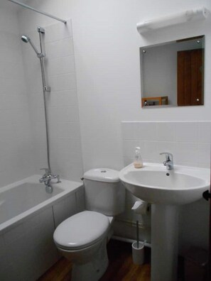Douche, serviettes fournies