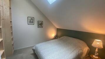 5 slaapkamers, een strijkplank/strijkijzer, reisbedje, gratis wifi