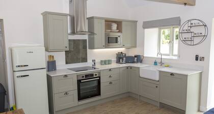 Spacious one bed Cottage on Peaceful Cotswold Farm