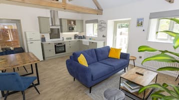 TV connectée, baby-foot, table de tennis de table, livres