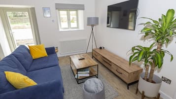 TV connectée, baby-foot, table de tennis de table, livres