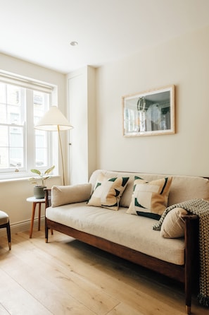 TV connectée, livres, chaßne hi-fi