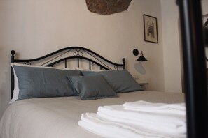 2 bedrooms, desk, free WiFi, bed sheets - 2 Bedroom Apartment in Pitigliano (Pitigliano)