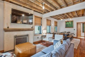 TV, fireplace, foosball, offices - Spacious Luxe USNA Home - Pool, Hot Tub, Grill (Annapolis)