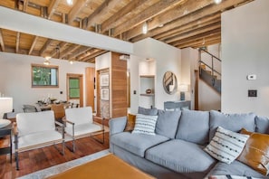 TV, fireplace, foosball, offices - Spacious Luxe USNA Home - Pool, Hot Tub, Grill (Annapolis)