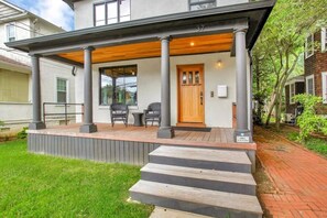 Terrace/patio - Spacious Luxe USNA Home - Pool, Hot Tub, Grill (Annapolis)