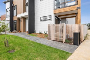 Exterior - Boardwalk on Bright Coastal Apartment (Torquay)