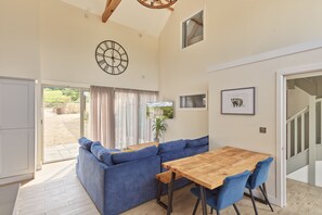 Interior - Luxury 2-Bed Cotswolds Barn with Two Ensuite Kings (Gloucester)