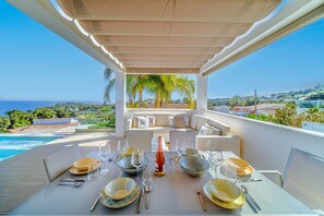 Outdoor dining - Villa Panoramique Javea, With Pool, Sunny Terrace and Sea Views (Javea / Xàbia)