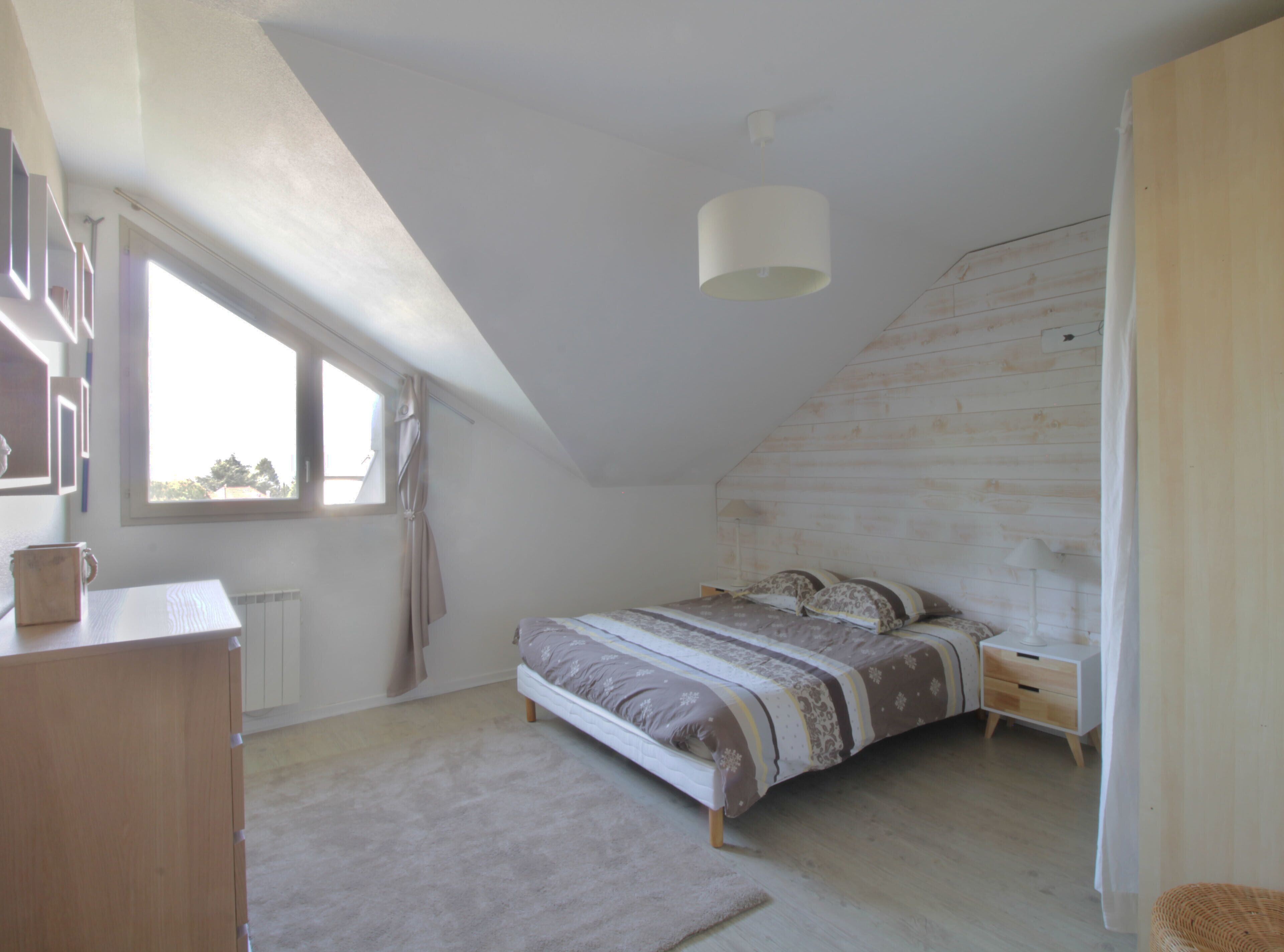 4 chambres, fer et planche à repasser, lit parapluie, Wi-Fi