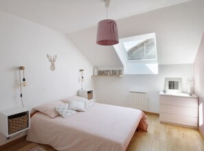 4 slaapkamers, een strijkplank/strijkijzer, reisbedje, wifi