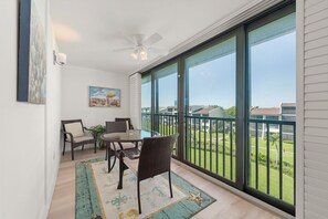 Dining - Loggerhead Cay #474 is a stunning 2 brm, 2 bath condo located on Sanibel! (Sanibel)