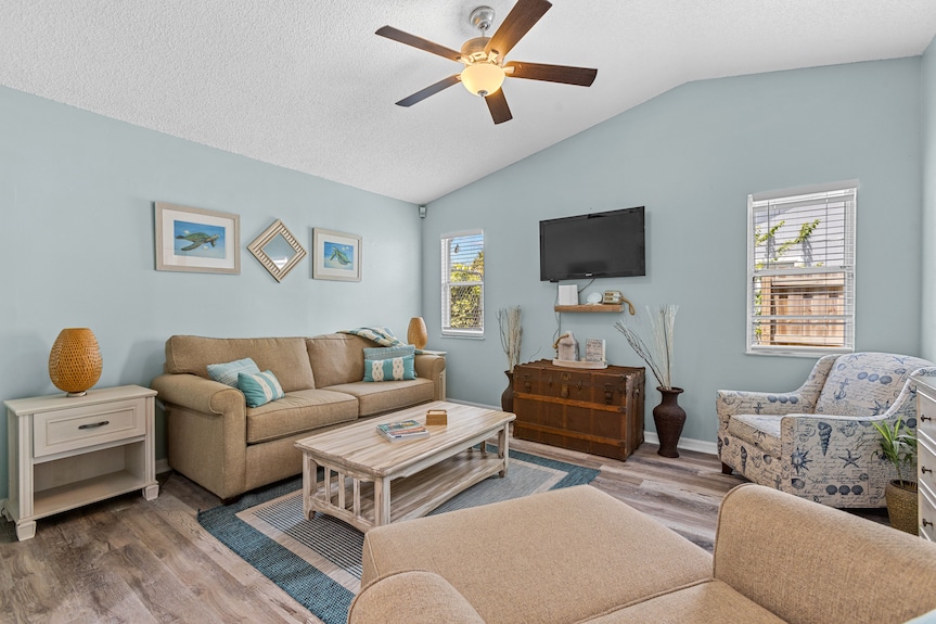 Tropical Tiki Hot Tub Pool Tiki Bar Game Room Pool Table 4 Miles To Beach - Vero Beach, FL