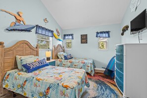 3 bedrooms, iron/ironing board, travel cot, free WiFi