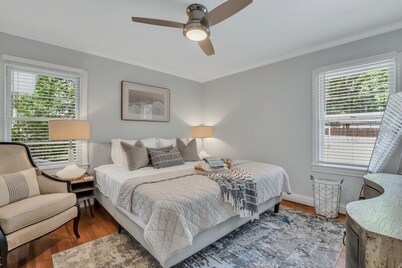 Mid-Century Bungalow - Blue Mile & Close to GSU!