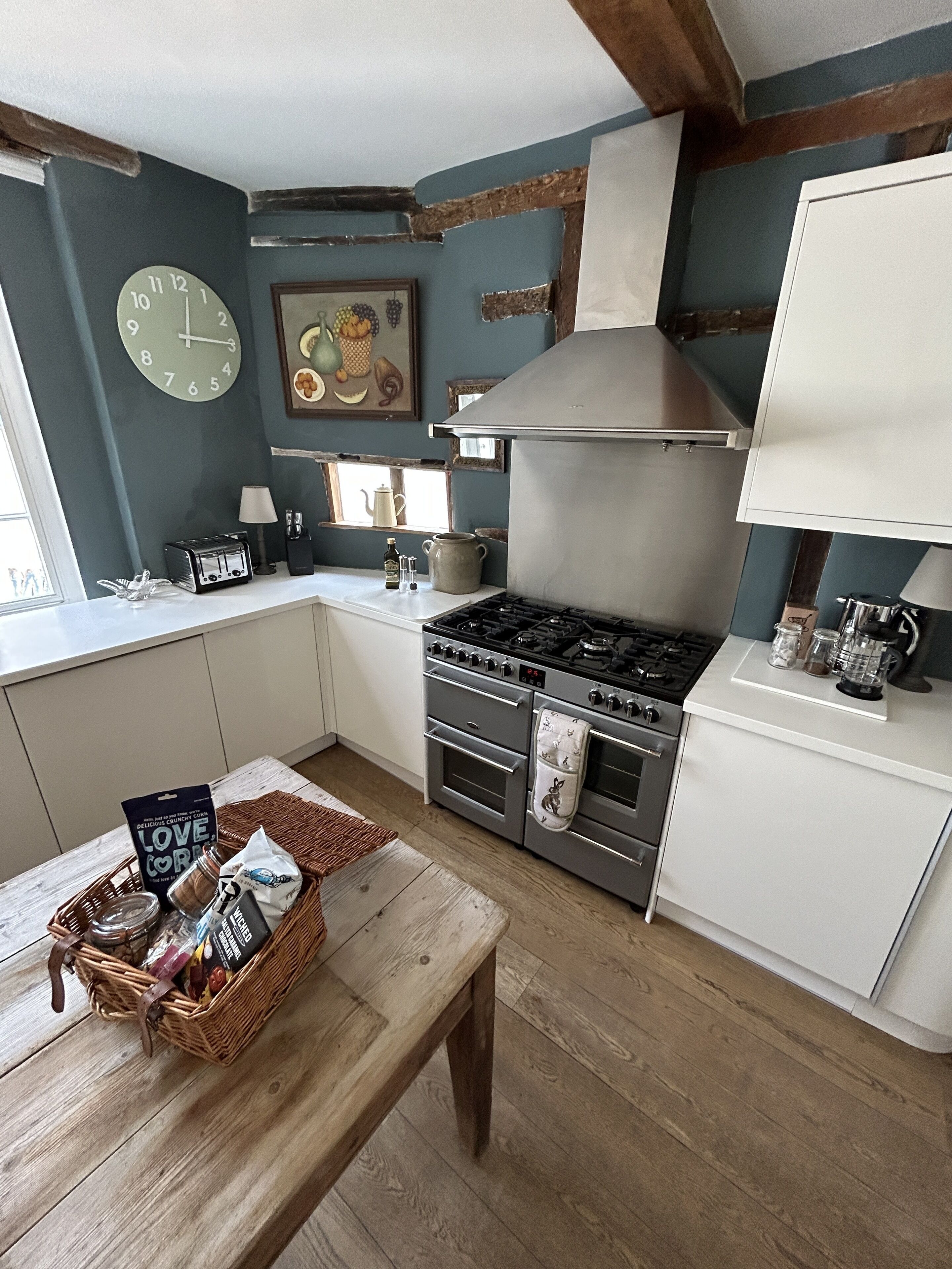 Central Henley House With Parking